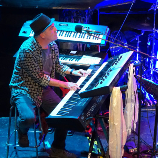 Andy Dickson_in_concert_2026